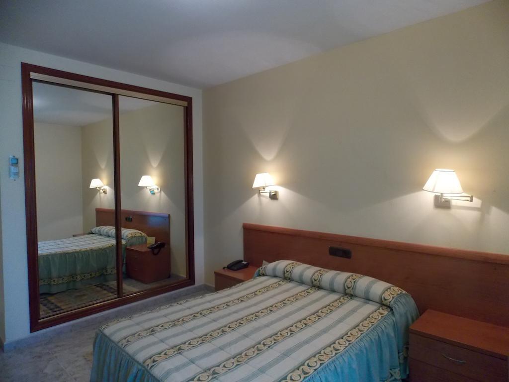 Hotel San Cristobal Coria Bilik gambar